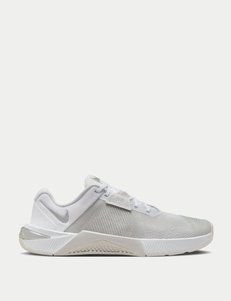 White/Platinum Tint/Wolf Grey/Metallic Silver Metcon 10 Shoes - Barely Green/Black/Steam/Light Silver