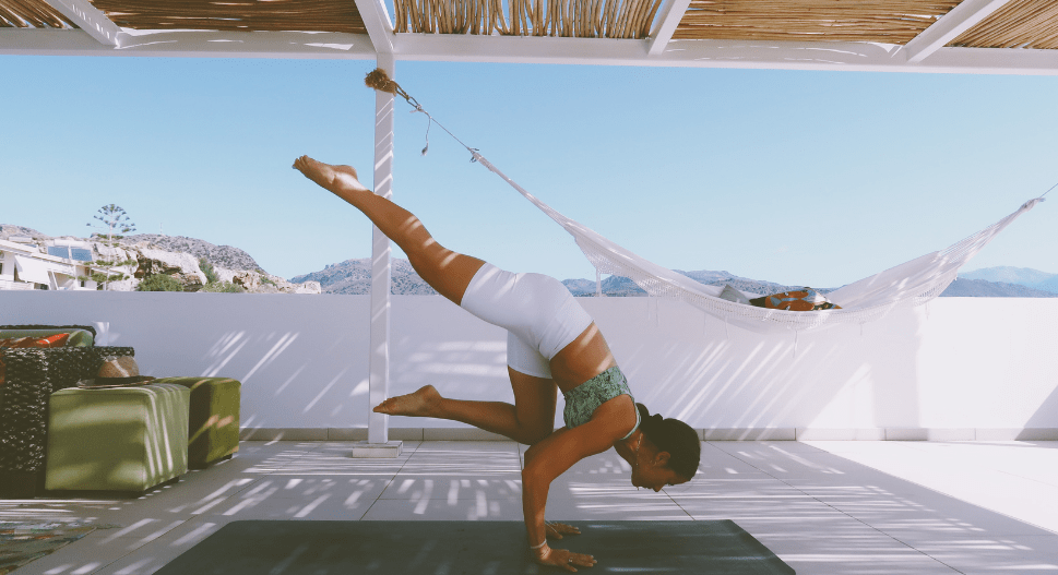 Yoga Arm Balance Posture - 10 Steps to do the 'Flying Splits' Yoga Pose -  Kat Clayton Yoga