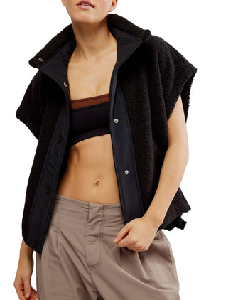 Scout It Out Fleece Vest - Black