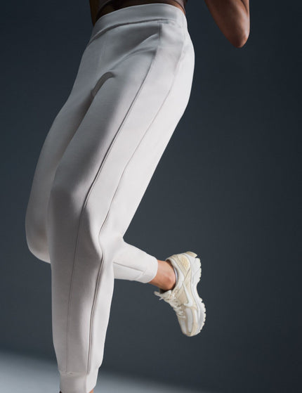 Nike 24.7 ImpossiblySoft Dri-FIT Joggers - Light Orewood Brown/Light Iron Oreimages5- The Sports Edit