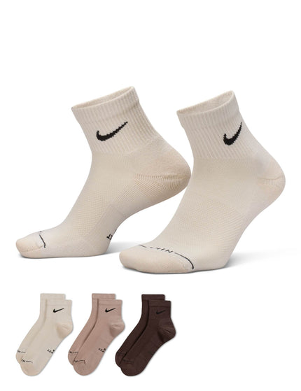 Nike Everyday Elevated Ankle Socks (3 Pairs) - Brownimages3- The Sports Edit