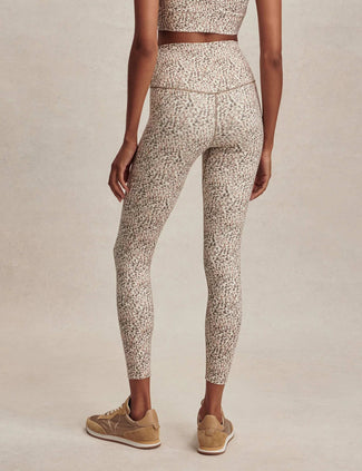FreeSoft High Waisted Legging 25 - Ivory Abstract Feather