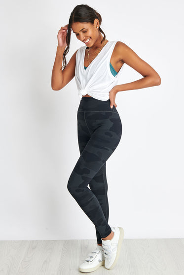 Alo Yoga High Waisted Vapor Legging - Black Camoimage4- The Sports Edit