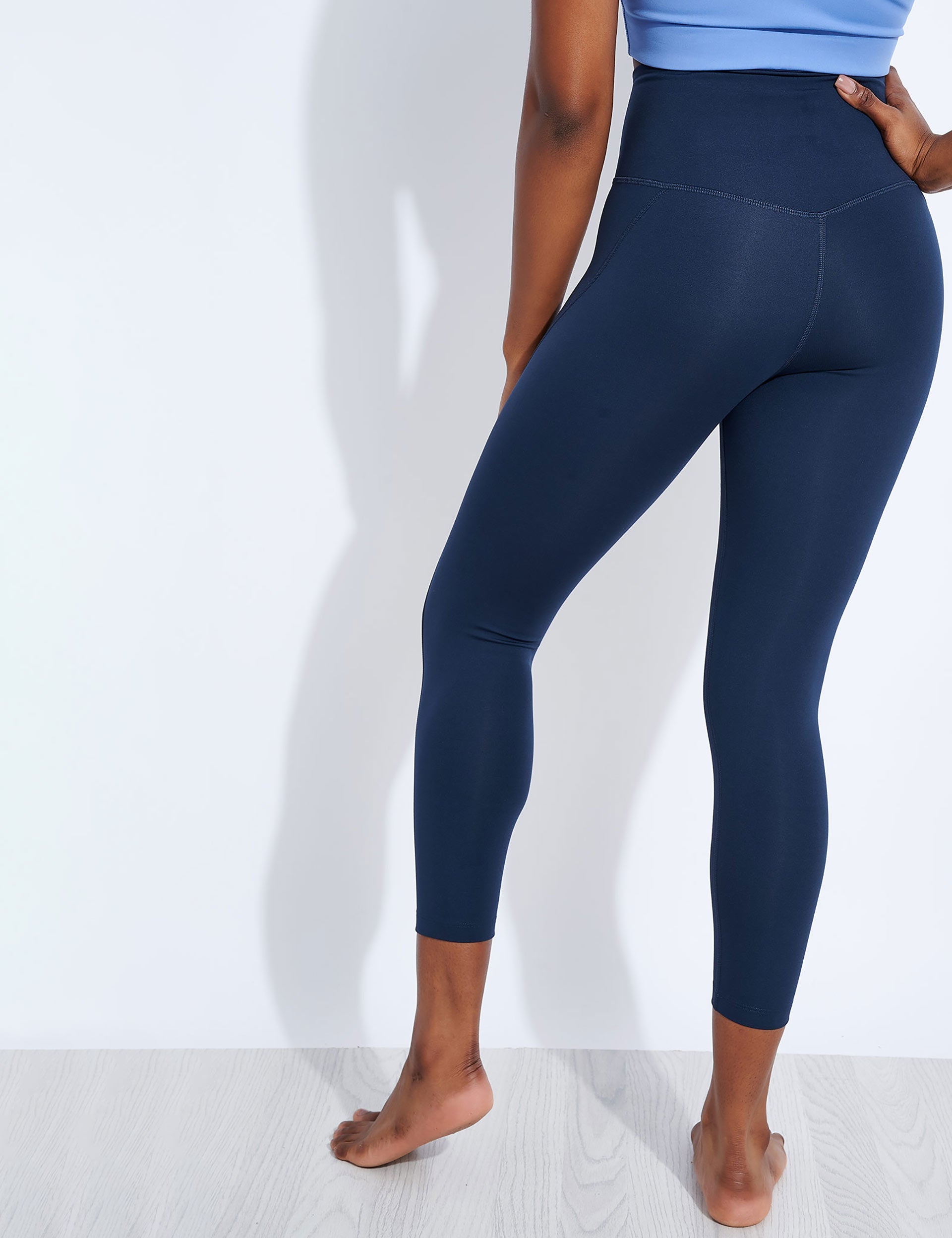 Girlfriend Collective Compressive High Waisted 7/8 Legging - Midnightimage3- The Sports Edit