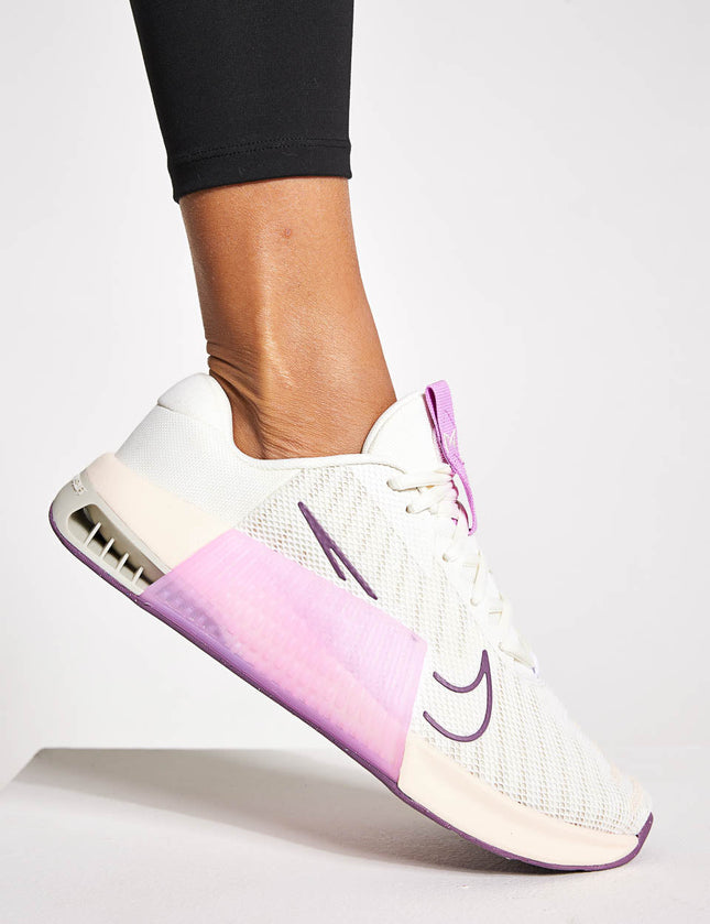 Metcon 9 Shoes - Sail/Guava Ice/Rush Fuchsia/White